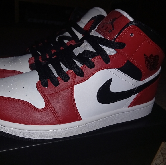 Jordan 1 Mid Chicago 2020 (Custom) - Picture 3 of 5